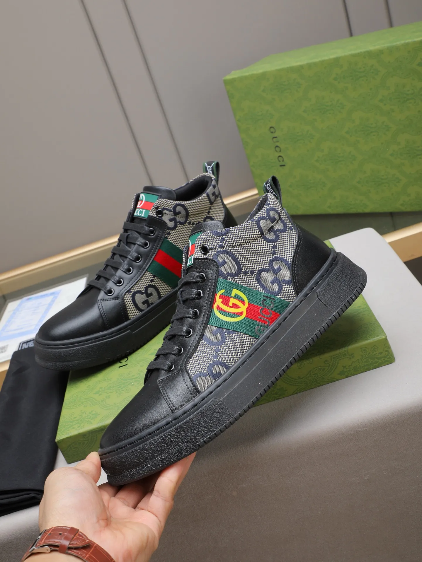 💶PP420 [GUCCI] Men’s classic Gucci high-top casual shoes. The uppers are made of imported cowhide from Italy and mesh lining. They are fine in workmanship and high-end. Has a fashionable and exemplary look. Original rubber wear-resistant and anti-slip outsole. Code number: 38-45 (45 is customized)
